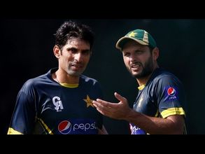 ఆసీస్ చేతిలో ఓటమి: వన్డే క్రికెట్‌కు రిటైర్మెంట్ ప్రకటించిన పాకిస్ధాన్ దిగ్గజాలు