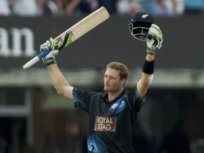 విండీస్ ఉతికి ఆరేసిన గుప్తిల్, డబుల్ సెంచరీ: గేల్ రికార్డు బద్దలు