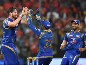 రోహిత్, ఏబీ మెరుపులు: ముంబైకి గెలుపు ఊరట, బెంగళూరు చిత్తు