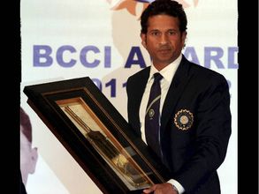 42వ ఏటలోకి సచిన్ టెండుల్కర్: 42 అరుదైన రికార్డులు (పిక్చర్స్)