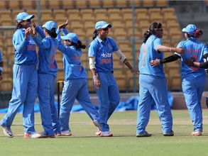 అమ్మాయిలు అదుర్స్: కివీస్ చిత్తు, భారత్‌దే సిరీస్