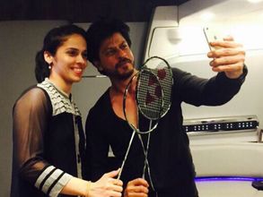 ‘నేను నీలా’: షారుక్, సైనాల పరస్పర ప్రశంసలు