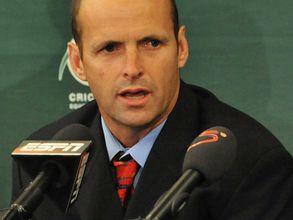 ధోనీపై విమర్శలా: గొప్ప నాయకుడన్న మాజీ కోచ్ గ్యారీ