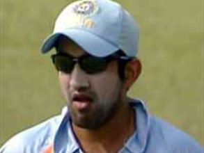 అగ్లీ సీన్స్: గంభీర్, తివారీ కొట్టుకునేంత చేశారు