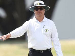 రంజీ ఆటలో ఆసీస్ అంపైర్‌ తలకు గాయం