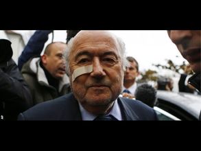 ఫిఫా అధ్యక్షుడు, ఉపాధ్యక్షుడిపై 8ఏళ్లపాటు వేటు