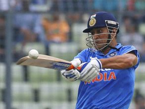 ధోనీ రెచ్చిపోయినా.. గంభీర్ చేతిలో చిత్తు