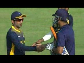 మోడీ-షరీఫ్ భేటీతో పోల్చి,ఇదిగో ధోనీతో: గంభీర్(ఫోటో)