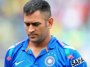 కోహ్లీ ఫోర్‌ను ఆపిన స్పైడర్ కెమెరా, ధోనీ అసంతృప్తి