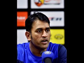 'ఎక్కువ కాలం ధోనీనే కెప్టెన్‌గా ఉంచడం హాని చేస్తుంది'
