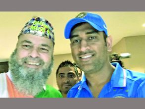 ధోని ఆట కోసం పాక్ అభిమాని గుండె కొట్టుకుంది