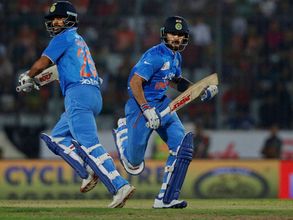 ధోనీ కొత్త రికార్డ్‌లు, వెక్కిరిస్తే ఎంజాయ్ చేశాను: కోహ్లీ