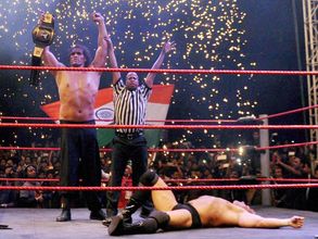 నీకో దండం: గ్రేట్ ఖలీ పగతీర్చుకున్నాడిలా(వీడియో)