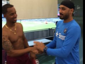 గెలుపు-ఓటమి పక్కకు: భారత్-విండీస్ స్పోర్టింగ్ స్పిరిట్ ఇదీ!