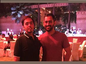 నీకు నీవే కానుక: అనంత్‌ అంబానీపై ధోనీ ప్రశంసలు