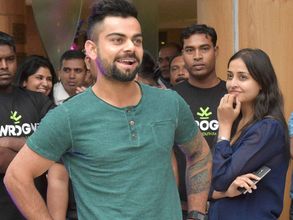 అదిరింది: బౌండరీ లైన్ వద్ద కోహ్లీ డ్యాన్స్ (వీడియో)