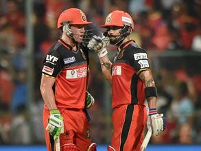 కోహ్లీ బ్యాట్స్‌మెన్, ఏబీ సూపర్‌మెన్: గేల్ రికార్డ్ బద్దలు