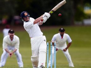 ఒకే ఓవర్లో 6 సిక్సులు: కివీస్ టీనేజర్ సంచలనం