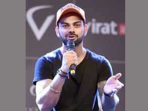 సచిన్‌తోనా.., సన్యాసిలా బతకాలనుకుంటున్నా: కోహ్లీ