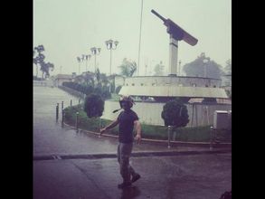 భారీ వర్షంలో బైక్ రైడ్‌తో ఎంజాయ్ చేస్తున్న ధోనీ