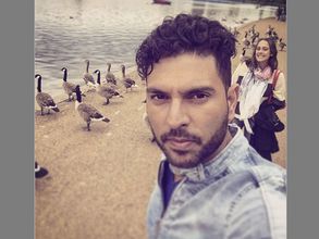 పిక్చర్ బాగుంది: లండన్‌లో ప్రేయసితో యువరాజ్