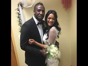 మోడల్ ను పెళ్లి చేసుకున్న క్రికెటర్..