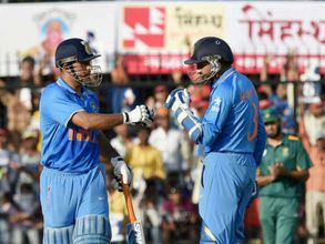 గంగూలీ బర్త్‌డే: భజ్జీపై ధోనీ ఫ్యాన్స్ ఆటాక్, ఎందుకు?