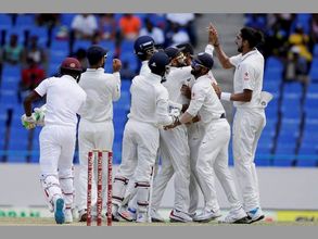 అశ్విన్ బంతికి విండీస్‌ విలవిల: 63ఏళ్లకు కోహ్లీ సేన రికార్డు గెలుపు