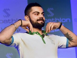 పాక్ టాప్ క్రికెటర్ కంటే కోహ్లీ ఆదాయం 100 రెట్లు, ఇవీ కారణాలు