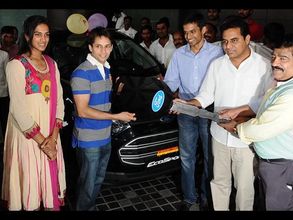 పోటాపోటీ: కేసీఆర్ ఫాంహౌస్ దగ్గర సింధుకు వైసిపి నేత 2 ఎకరాలు, కేటీఆర్ చక్రం