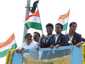 సింధుకు కొత్త కోచ్: గోపీచంద్‌కు 'తెలంగాణ' షాక్, నేతల క్యూ(పిక్చర్స్)