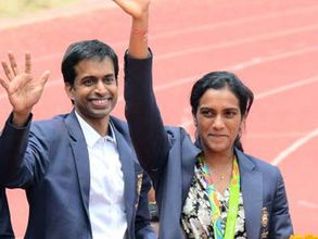 సింధు విజయంతో జేజేలు: గురువును మరిచిన గోపిచంద్