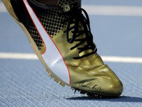 రికార్డు: రూ. 12 లక్షల ధర పలికిన పరుగుల మిషన్ ఉసేన్ బోల్ట్ షూస్