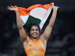 'భేటీ ఖేలో..', సాక్షి గెలుపు ప్రతీ ఆడపిల్లకు స్ఫూర్తి : సాక్షి తల్లిదండ్రులు