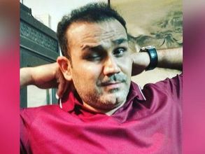 చెత్త భారత్: మోర్గాన్, చెంప ఛెళ్లుమనిపించేలా సెహ్వాగ్ జవాబు