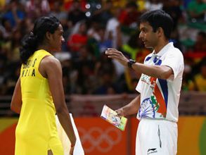 సింధు గెలుపుకు 'తెలుగు'తో గోపీచంద్ వ్యూహం, సినిమాగా..