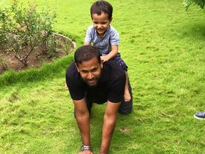 గుర్రం అవతారమెత్తిన పఠాన్.. కొడుకు కోసం తప్పలేదు..