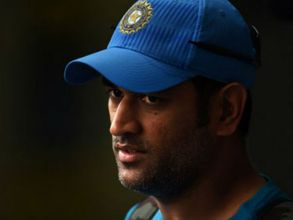 కెప్టెన్‌గా తొలగించాలనుకుంటే ధోనీనే షాకిచ్చాడు!