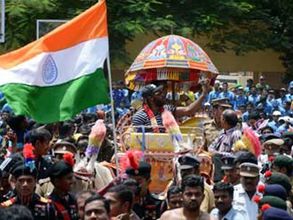 కోహ్లీ అంటే ఇష్టం, దీపికా పదుకొనే ఆటోగ్రాఫ్‌ తీసుకుంటా: చెన్నైలో గేల్