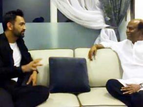 రజనీని కలిసిన ధోనీ: వీడియోని లక్షల మంది వీక్షించారు (వీడియో)