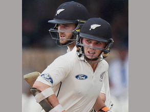 500వ టెస్ట్: ఔట్‌‌ను నాటౌట్‌గా, మూడో రోజు 15 నిమిషాల ముందు