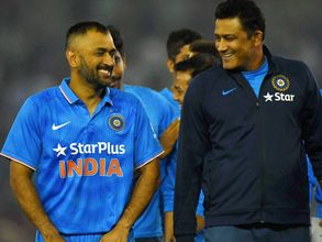 ధోని రికార్డులకు ట్విట్టర్ దాసోహం: ఎవరేమన్నారు