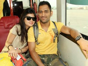 ఇరకాటంలో కెప్టెన్ ధోని: భార్య సాక్షిపై 420 కేసు!