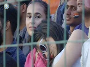 ఎవరా ‘మిస్టిరీయస్‌ గర్ల్‌’?: స్టేడియంలో నిద్రపోయి ఫేమస్