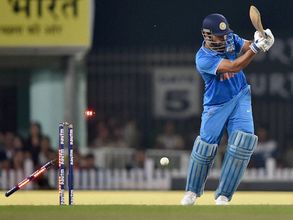 ఆశలు రేపి తుస్సుమనిపించారు: 4వ వన్డేలో భారత్ ఓటమి