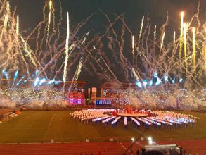 ఐఎస్ఎల్ 3: ఆరంభం అదిరింది, బాణసంచా వెలుగులు, లేజర్ షో