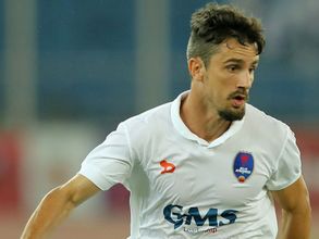 పిచ్‌పై దూకుడు: 'మాకు గెలుపొటములు సమానమే'