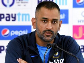 టెస్టు కెప్టెన్ కోహ్లీ సేవలు వన్డేల్లో: ధోని నోట ఈమాట