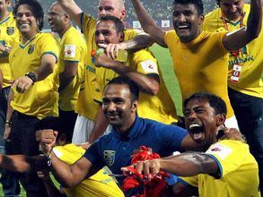 సచిన్ పెప్ టాక్: కేరళ కుర్రాళ్లలో ఉత్తేజం