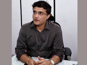 చంపుతుంటే పాక్‌తో ఆటలా?: గంభీర్‌కు దాదా మద్దతు